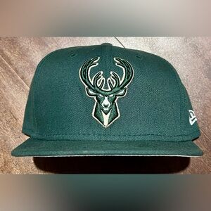 New Era Milwaukee Bucks Snapback Hat - Flat Brim - EUC!